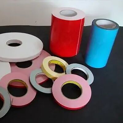 Gemakkelijk af te peelen dubbelzijdig siliconen UV-gecoate film voor het afvoeren van PP / HDPE / PET-film voor zelfklevend blaasvormen