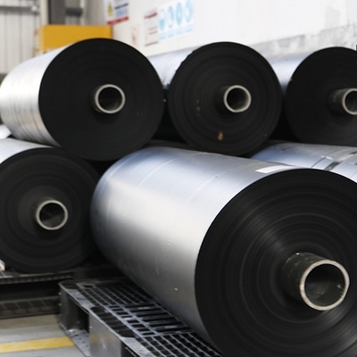 Slip-free cross laminated PE film voor toepassing op waterdichte membranen