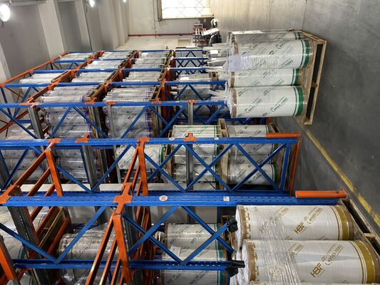 Zonne-reflecterende PET-gecoate aluminiumfolie Mylar Mulch Film Landbouw Plastic voor zonne-energieprojecten voor blaasgieten