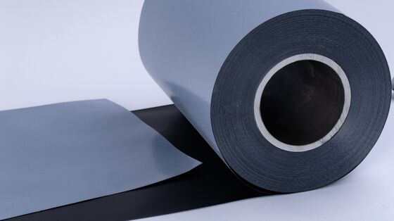 Hoge Sterkte Cross Laminated PE Film 60F Blaasvormen Snijden voor Gemodificeerd Bitumen Zelfklevend Plat Dak Waterdicht Membraan