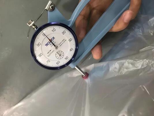 Thermische 7 micron HDPE geperforeerde film voor SBS Gemodificeerde bitumen waterdichte membranen voor ultradunne, brandbare HDPE-film voor SBS & APP dakdekselsystemen